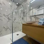 Modern In Eldorado Quicksilver Near The شقة أرونا